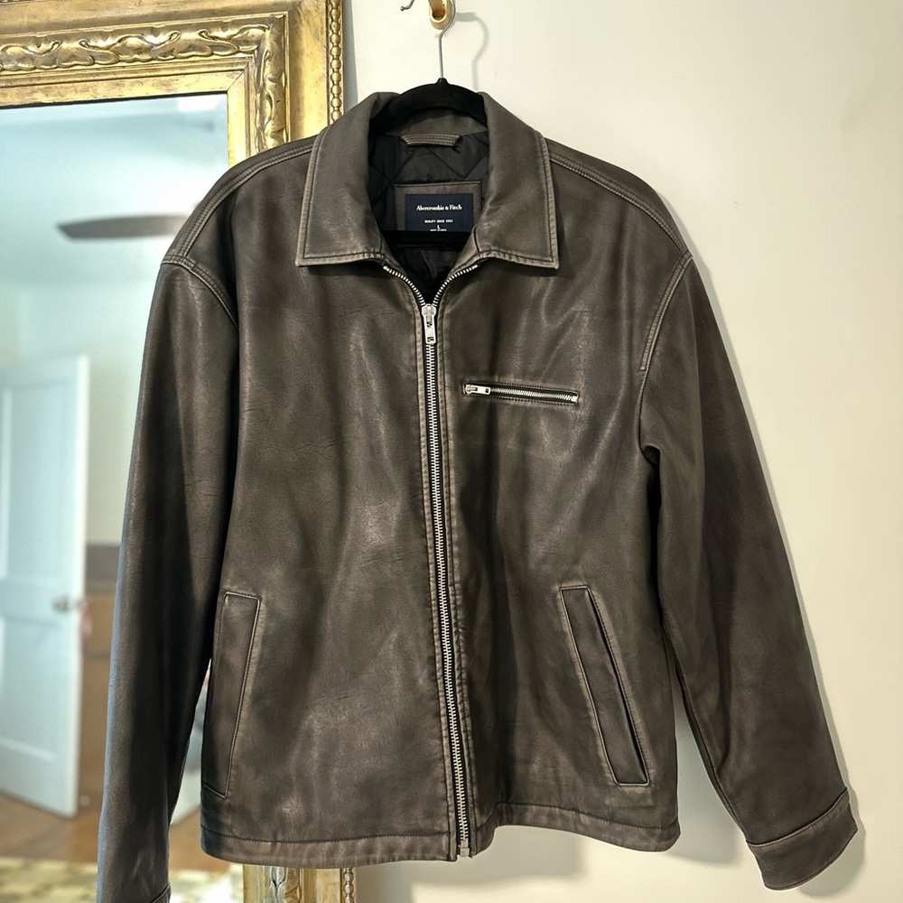 Abercrombie & Fitch Cropped Vegan Leather Zip Trucker Jacket